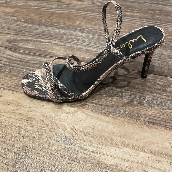 Lulu strapped heels - Picture 3 of 7